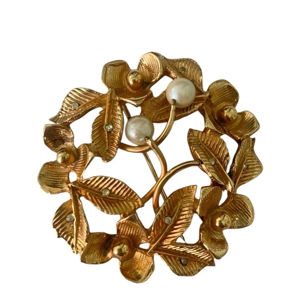 Vintage Kramer gold-tone and faux pearl circular floral brooch 1.5 inches